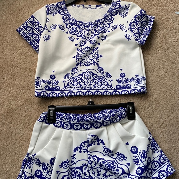 Two piece set - Picture 2 of 3